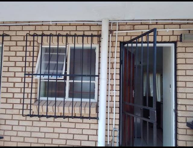 2 BEDROOM TOWNHOUSE FOR SALE IN THE ORCHARDS